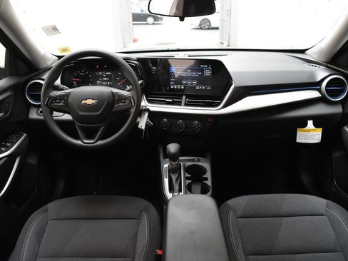 Used 2026 Chevrolet Trax LS w/ LS Convenience Package FWD image 22