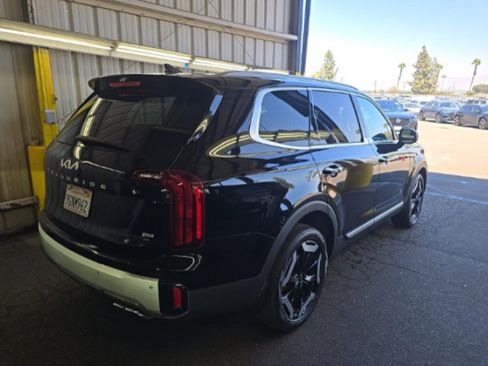 Used 2023 Kia Telluride S w/ S Sunroof Package AWD/4WD image 3