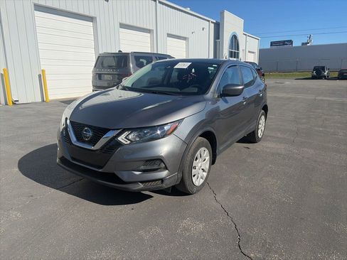 Used 2020 Nissan Rogue Sport S image 3