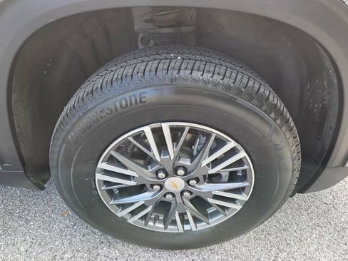 Used 2025 Chevrolet Traverse LT AWD/4WD image 10