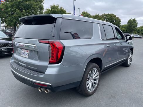 Used 2023 GMC Yukon XL Denali AWD/4WD image 2