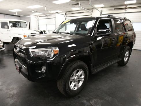 Certified 2024 Toyota 4Runner SR5 Premium image 3