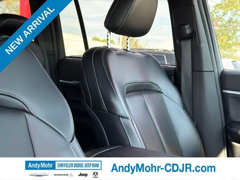Used 2025 Jeep Grand Cherokee Limited w/ Luxury Tech Group II AWD/4WD image 25