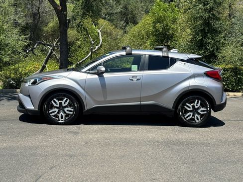 Used 2019 Toyota C-HR LE FWD image 8