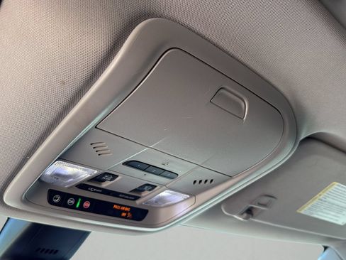 Used 2020 Buick Enclave Avenir w/ Avenir Technology Package FWD image 18