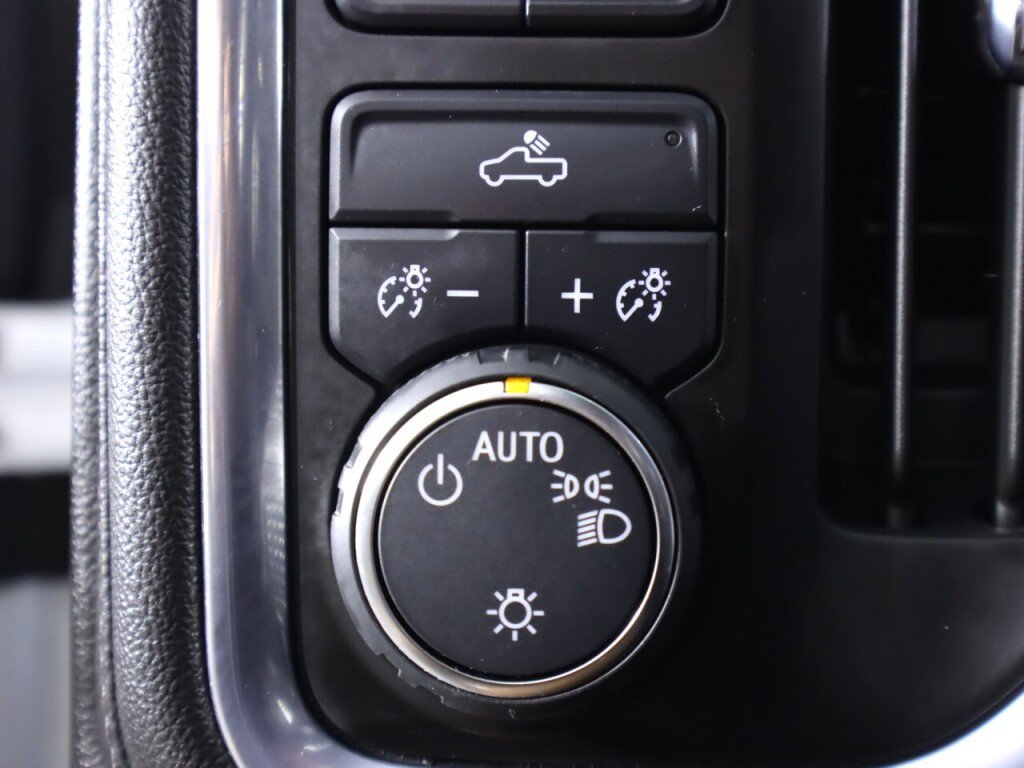 Used 2021 Chevrolet Silverado 1500 LT w/ Convenience Package II AWD/4WD image 10