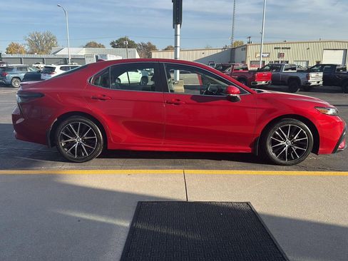Used 2023 Toyota Camry SE image 6