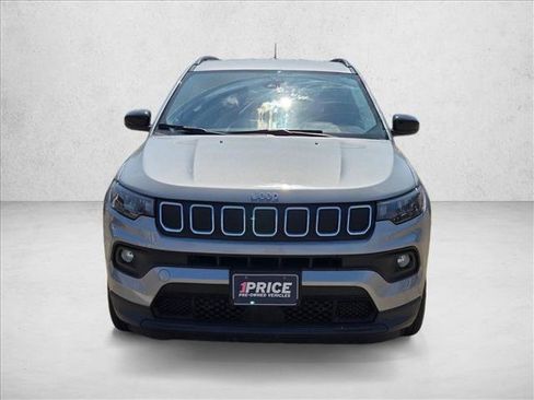 Used 2022 Jeep Compass Latitude AWD/4WD image 2