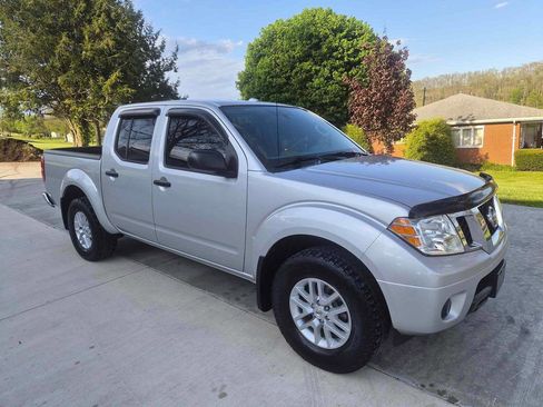 Used 2016 Nissan Frontier SV AWD/4WD image 3