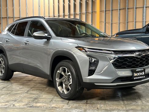 New 2025 Chevrolet Trax LT w/ Driver Confidence Package FWD image 2