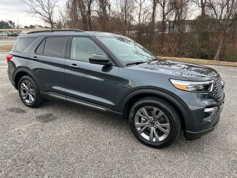 Used 2022 Ford Explorer XLT w/ Equipment Group 202A image 9