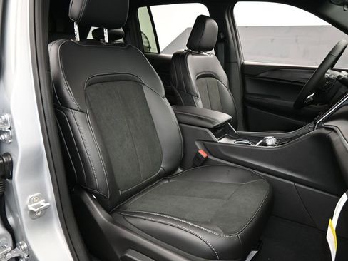 New 2025 Jeep Grand Cherokee 4WD image 36
