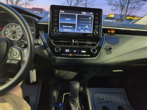 Used 2021 Toyota Corolla LE w/ Carpet Mat Package (TMS) image 17