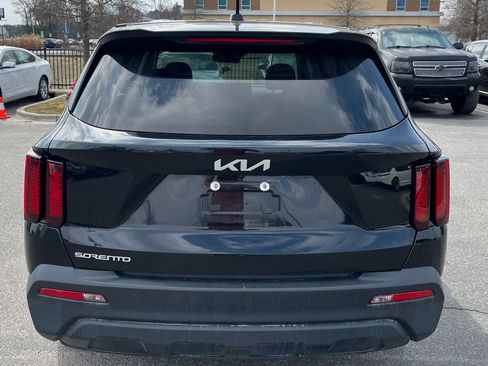 Used 2023 Kia Sorento LX image 7