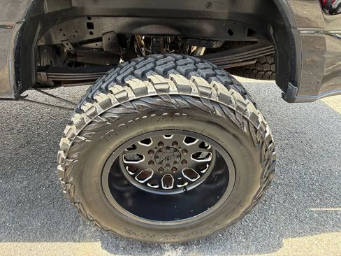 Used 2017 Ford F250 Platinum w/ FX4 Off-Road Package AWD/4WD image 8