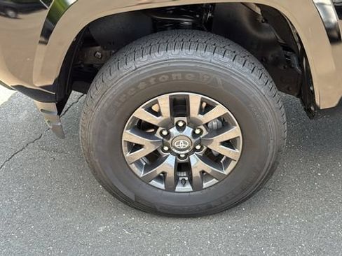 Certified 2023 Toyota Tacoma SR5 AWD/4WD image 8