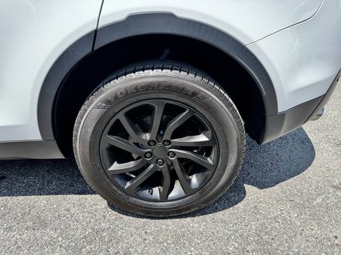 Used 2018 Land Rover Discovery Sport HSE image 9