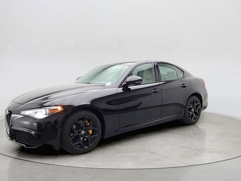 Used 2020 Alfa Romeo Giulia AWD w/ Quick Order Package 22J Sport image 3