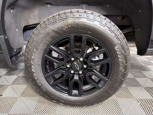 Used 2020 Chevrolet Silverado 1500 LT Trail Boss AWD/4WD image 17