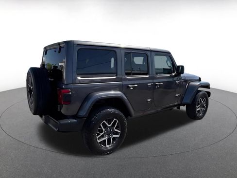 Used 2025 Jeep Wrangler Unlimited Sahara AWD/4WD image 15