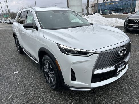 New 2026 INFINITI QX60 Luxe image 2