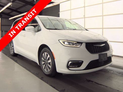 Used 2022 Chrysler Pacifica Touring-L FWD image 5
