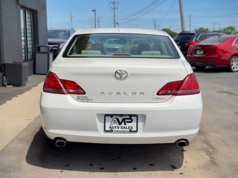 Used 2009 Toyota Avalon XL FWD image 3