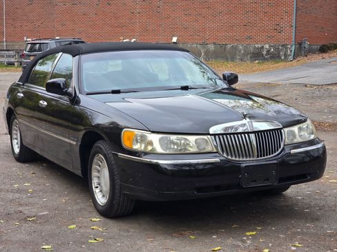 Used 2000 Lincoln Town Car Executive image 8