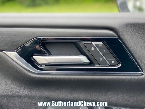 Used 2025 GMC Yukon XL Denali AWD/4WD image 13