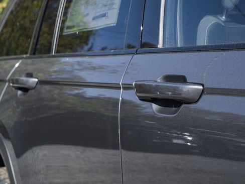 New 2025 Jeep Grand Cherokee Laredo X w/ Luxury Tech Group I image 15