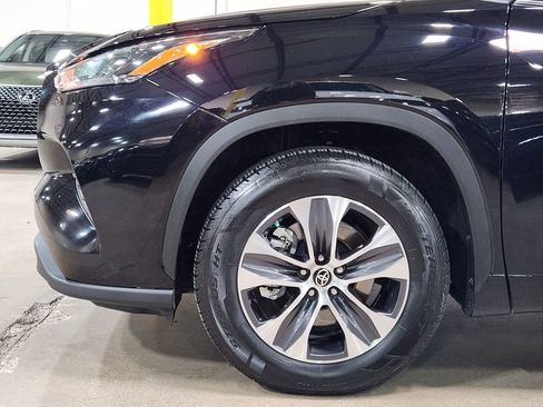 Used 2022 Toyota Highlander XLE image 5