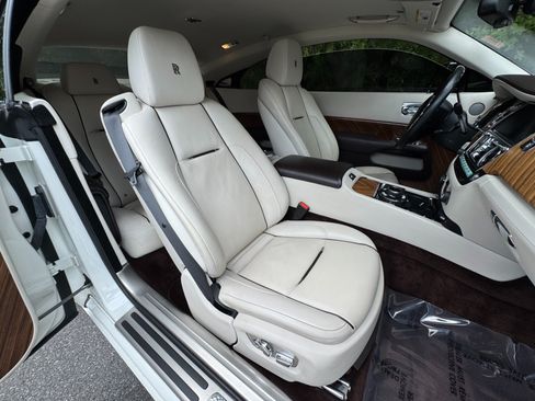 Used 2017 Rolls-Royce Wraith RWD image 57