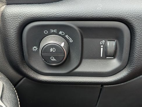 Used 2024 RAM 2500 Big Horn w/ Sport Appearance Package AWD/4WD image 8