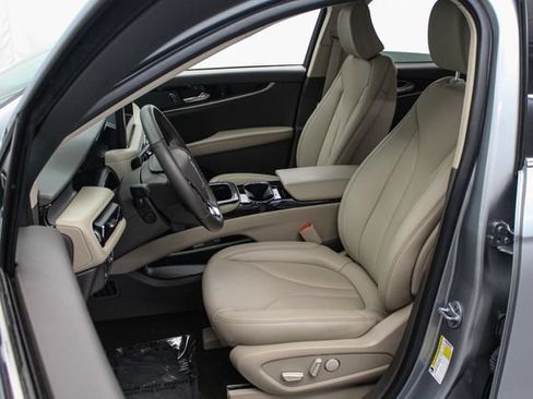 Used 2023 Lincoln Nautilus AWD w/ Premium Package image 16