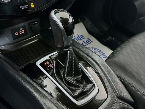 Used 2019 Nissan Rogue SV image 16