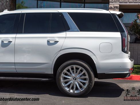 Used 2023 Cadillac Escalade Premium Luxury image 35