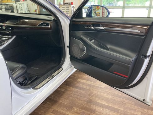 Used 2018 Genesis G90 3.3T Premium AWD/4WD image 18