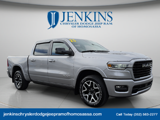 Used 2025 RAM 1500 Laramie AWD/4WD image 2
