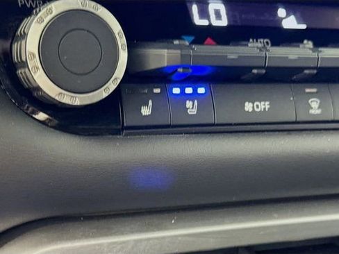 Used 2023 Toyota Tundra Platinum image 19