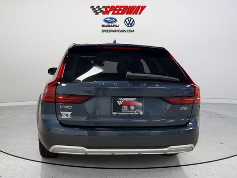 Used 2025 Volvo V90 B6 Cross Country Plus w/ Climate Package AWD/4WD image 7