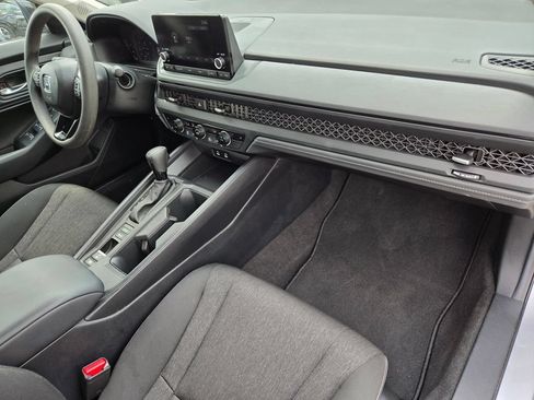 Used 2025 Honda Accord SE image 33