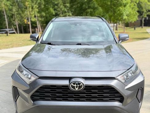 Used 2021 Toyota RAV4 LE FWD image 4