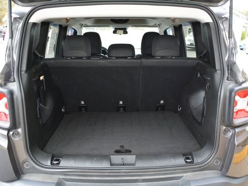 Used 2018 Jeep Renegade Trailhawk w/ Cold Weather Group II image 9