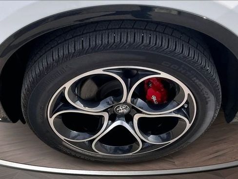 Used 2024 Alfa Romeo Stelvio Veloce image 9