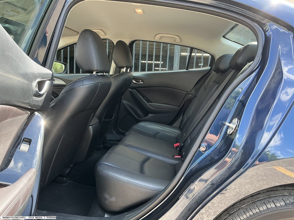 Used 2018 MAZDA MAZDA3 Touring FWD image 9