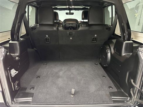 Used 2020 Jeep Wrangler Unlimited Sahara AWD/4WD image 19