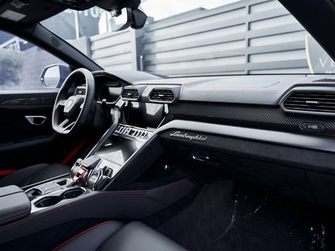 Used 2024 Lamborghini Urus Performante AWD/4WD image 48