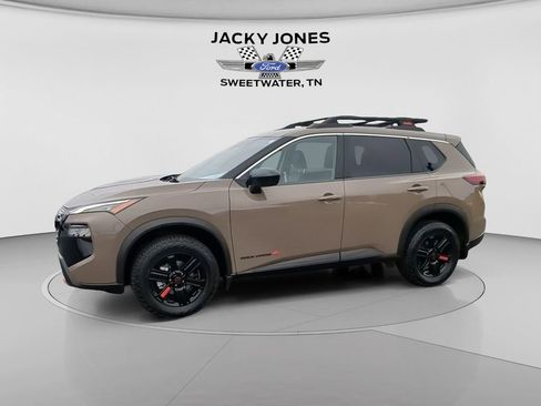 Used 2025 Nissan Rogue SV image 4