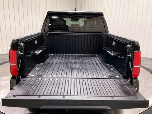 Certified 2025 Toyota Tacoma SR5 AWD/4WD image 40