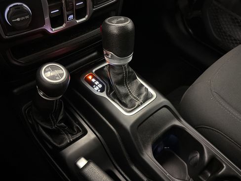 Used 2020 Jeep Wrangler Unlimited Sahara AWD/4WD image 17